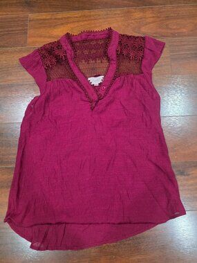 Sweet Wanderer Red sleeveless lace top blouse